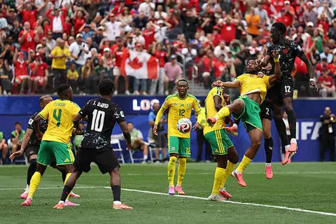في الوقت القاتل.. منتخب كندا يهزم جنوب أفريقيا ويتأهل لدور الـ16 بكأس العالم 